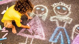 «Рисуем на асфальте»–приуроченный Дню рисования на асфальте