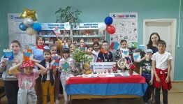 Тематический час «Светлый край берёз, моя Россия»