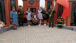 День памяти и скорби«Мой прадед герой»Возложение цветов к обелиску.
