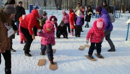 Развлекательная программа «Снежные разборки у новогодней елки».