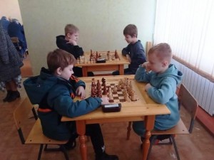 Шашечный турнир «Белые против черных»