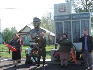 Митинг «Помолчим у истории бронзою,ставшей»