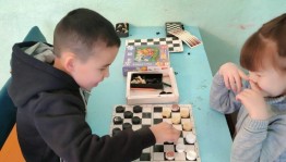 Игры в шашки «Белые и черные»
