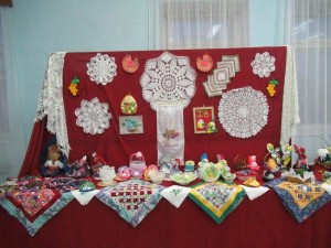 Выставка декоративно-прикладного искусства ко Дню матери «Руками женщины»