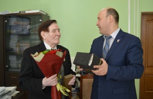 Заслуженному артисту Башкирской АССР Гумеру Абдульманову вручили Орден Салавата Юлаева