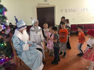 Театрализовано – игровая программа для детей – «Приключения у новогодней елки»