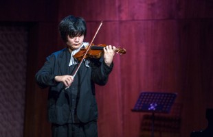 Известны финалисты Международного конкурса скрипачей Владимира Спивакова