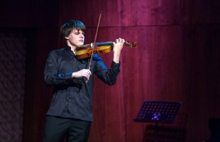 Известны финалисты Международного конкурса скрипачей Владимира Спивакова