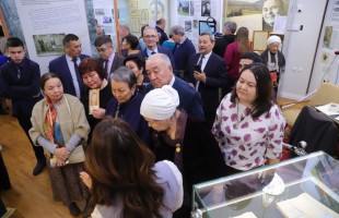 В Национальном музее Республики Башкортостан открылась выставка «Яныбай Хамматов. Золотой мост в историю»