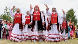 Гигантскую тюбетейку вышили участники «Сабантуй» в Магнитогорске