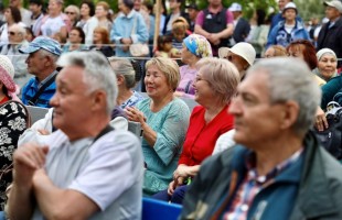 Гигантскую тюбетейку вышили участники «Сабантуй» в Магнитогорске