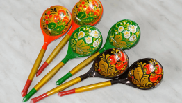 Роспись декоративной ложки в стиле «Хохлома».