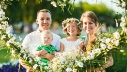 Развлекательная программа «Волшебный мир семейного счастья»