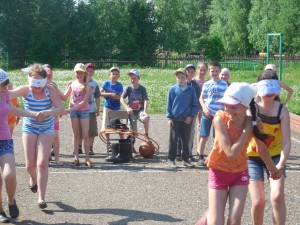 Веселая эстафета «Дружно, весело и интересно»