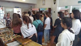 Экскурсия в библиотеку «Мир начинается с книги»