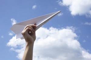 Развлекательная программа «День бумажных самолетиков»