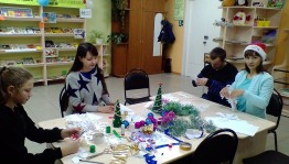 Мастер-клас новогодняя игрушка«Гномик из картона и пряжи»
