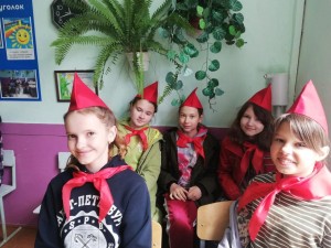 Познавательный час «День рождение Комсомола»