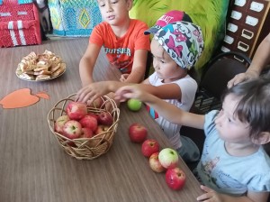 Познавательная программа «Яблочный спас не пройдет без вас»