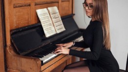 Литературно - музыкальная гостиная «А музыка звучит...»