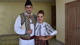 Участник коллектива из Румынии сделал предложение возлюбленной во время Фольклориады