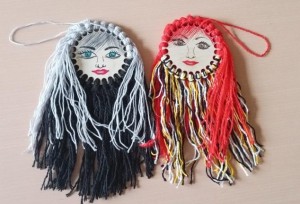 Мастер-класс по созданию куклы-брелка из пряжи