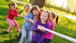 Игровая программа «Летом некогда скучать, будем прыгать и скакать»