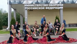 Концерт для героев: ансамбль «Мирас» выступил перед бойцами в госпитале Санкт-Петербурга