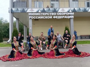 Концерт для героев: ансамбль «Мирас» выступил перед бойцами в госпитале Санкт-Петербурга
