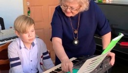 Увлекательный синтезатор