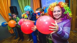 Развлекательно–игровая программа «Разноцветные шары»
