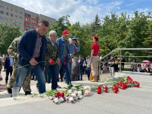 Возложение цветов ко Дню солидарности в борьбе с терроризмом