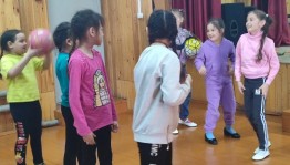 Конкурсно–игровая программа«Наши девочки самые,самые»