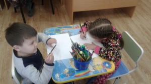 Выставка детских рисунков «Мы для мамы нарисуем праздник»