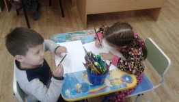 Выставка детских рисунков «Мы для мамы нарисуем праздник»