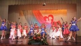 Праздничный концерт «Ты одна такая, любимая, родная»