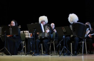 Оркестр ансамбля «Мирас» покоряет юных слушателей: в Уфе с успехом проходят концерты «Твоя любимая музыка»