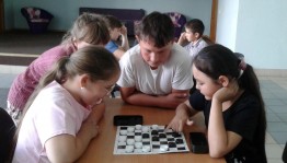 Турнир по шашкам «Белое–черное»