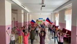 «Российский триколор - звучит гордо»