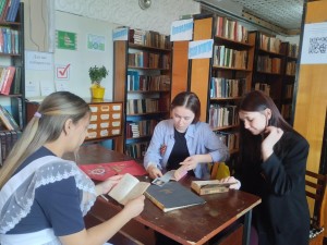 Литературный час «Он песни соткал из нежных слов»