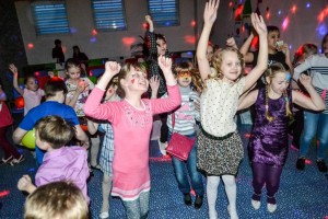 Танцевальная программа для детей «Танцуй и веселись»