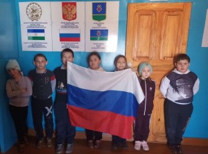 Познавательный час «Живут герои в памяти народа»