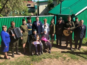Всероссийская акция «Парад у дома ветерана»