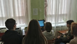 Просмотр фильма «Королевство кривых зеркал» на портале «Культура РФ»