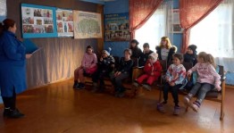 Познавательный час «Живут герои в памяти народа»