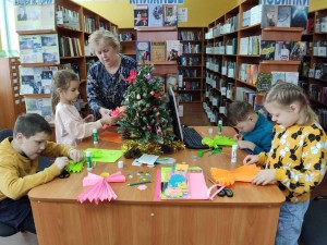 Мастер-класс «В Новый год мы не скучаем – лепим, клеим, вырезаем»