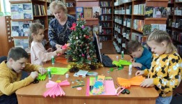 Мастер-класс «В Новый год мы не скучаем – лепим, клеим, вырезаем»