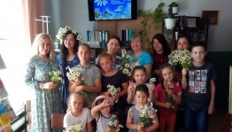 Познавательно-игровая программа «Живет в веках любовь и верность»