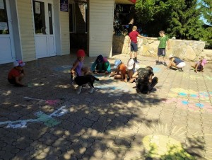 Конкурс детских рисунков на асфальте «Как прекрасен этот мир»