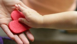 Тематическая выставка «Тепло материнского сердца»